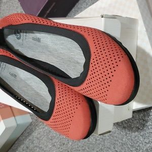 Clarks Cloudsteppers Red with Blac Souls